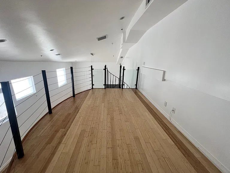 1043 S Grand Ave #8 — Photo 13