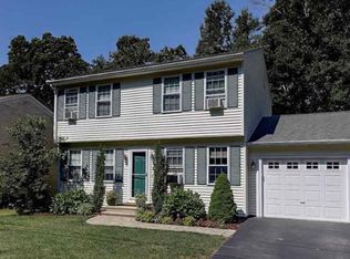 8 Meadow Sweet Trl, Saunderstown, RI 02874