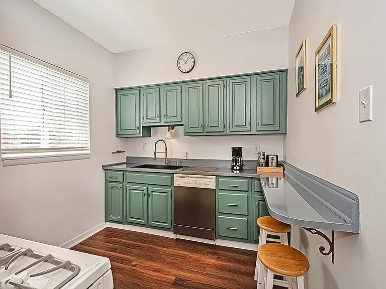 5704 Hampton St #2 — Photo 8