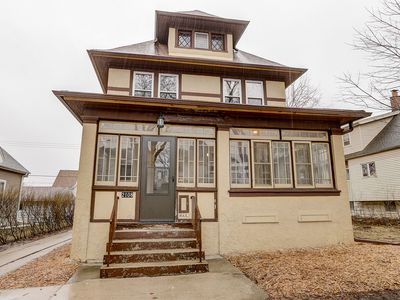 2108 S 82nd St, West Allis, WI, 53219