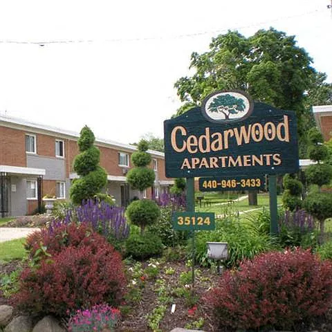 Cedarwood Estates Apartments — Photo 1