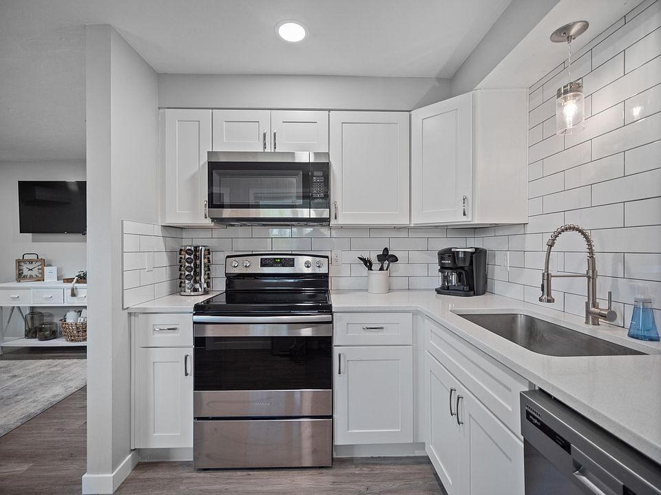 1st image of 12206 E Lenora Dr #3