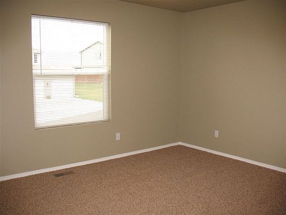 4th image of 18102 E Cres