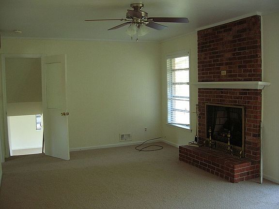 Den w/gas logs