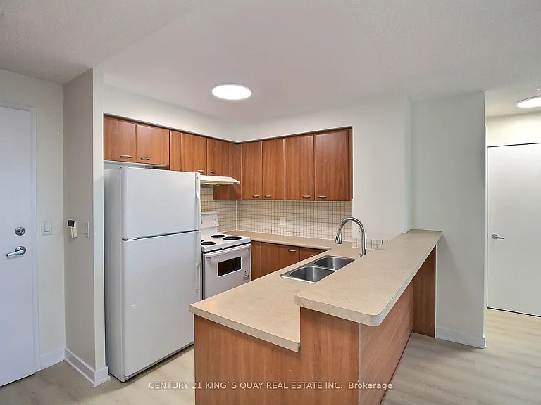 36 Lee Centre Dr #2009 — Photo 6