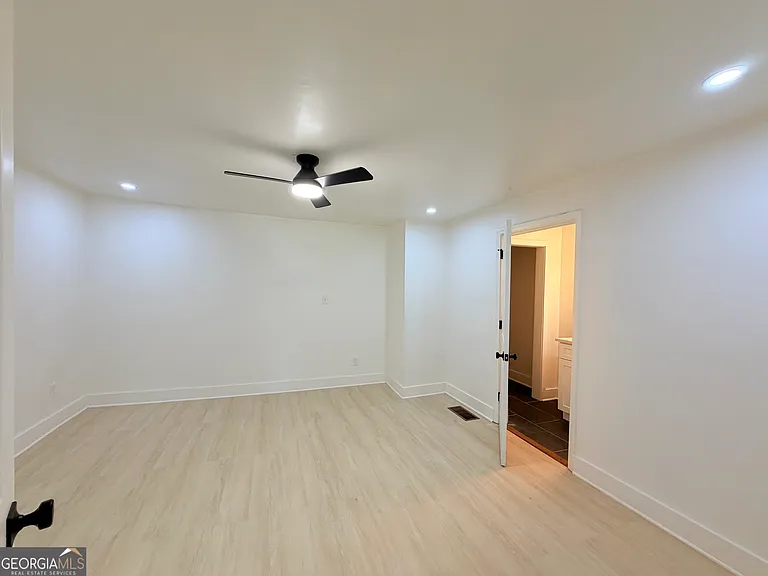 556 Church St NW — Photo 12