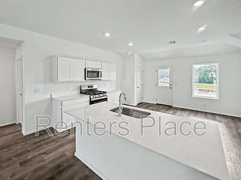 7113 S Maple Ave — Photo 5