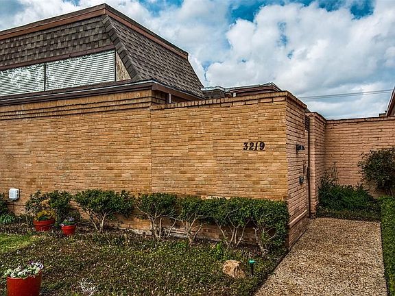 2nd image of 3219 Stonehenge Ln
