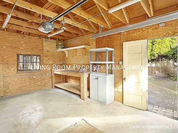 3rd image of 1927 SE Spokane St