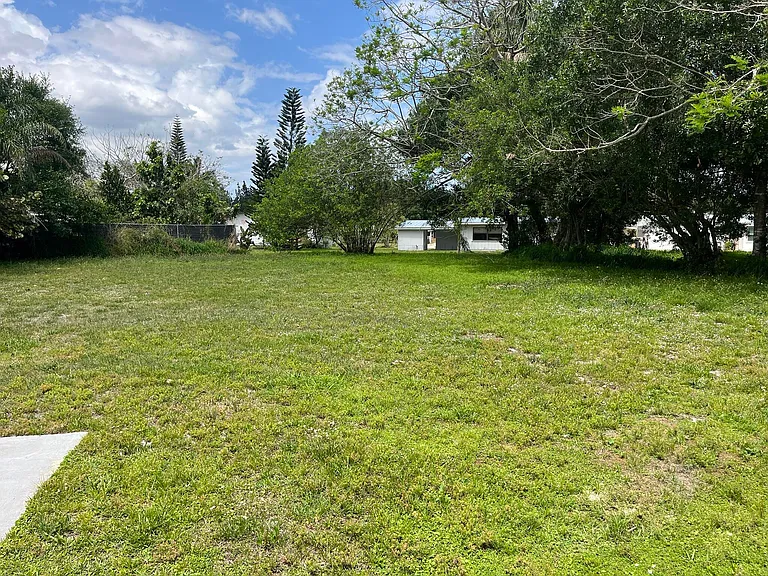213 NE Prima Vista Blvd — Photo 12