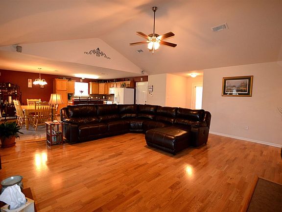 4th image of 26013 Coronation Dr