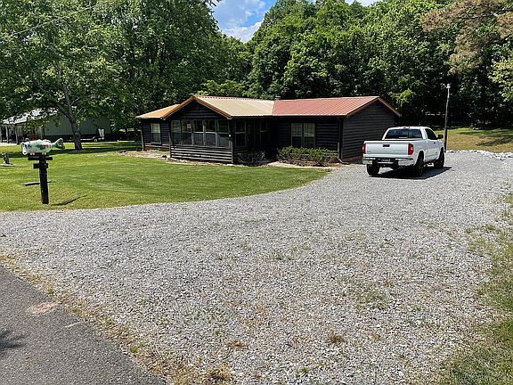 2nd image of 207 Oriole Dr