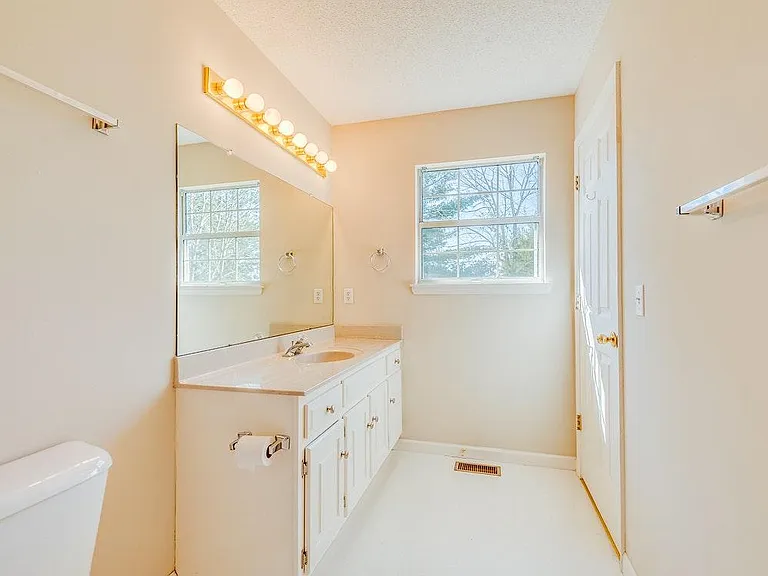 8804 Pebble Creek Rd — Photo 7