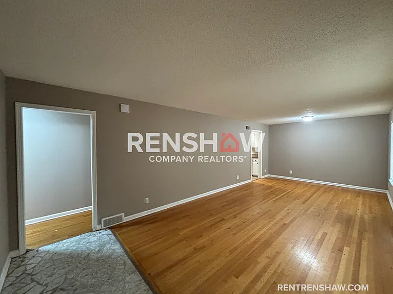 4348 Manor Haven Dr — Photo 2