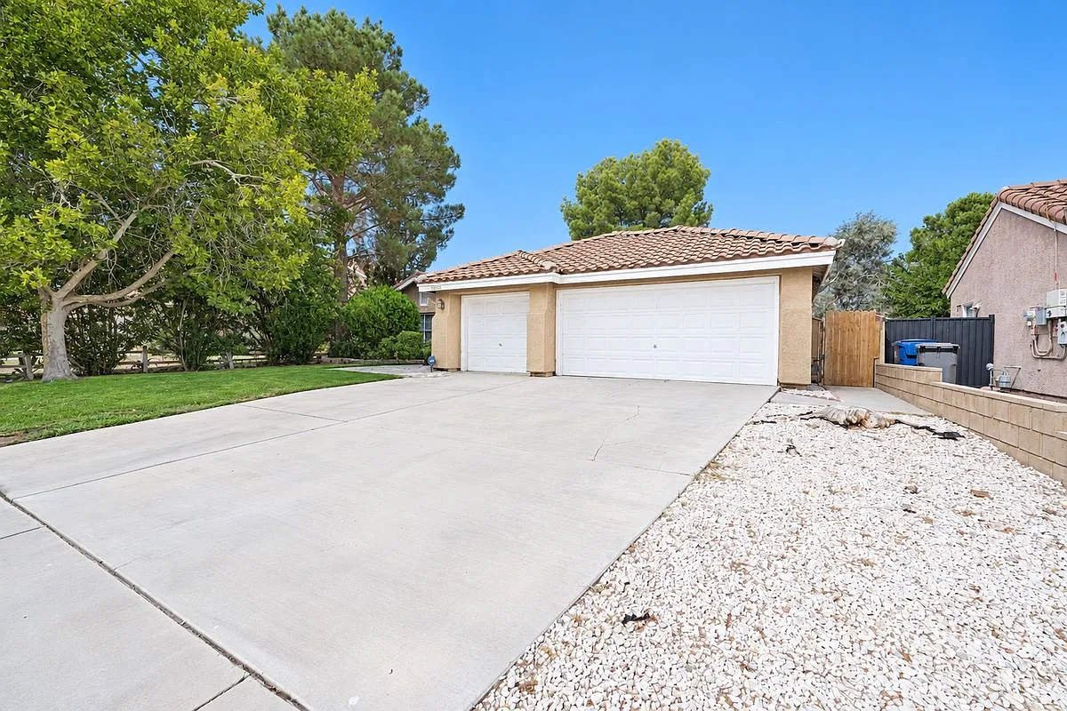 3 bed, 2.0 bath, 1672 sqft, $2,800 — Photo 3