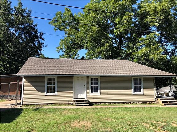 2nd image of 208 S 15th St