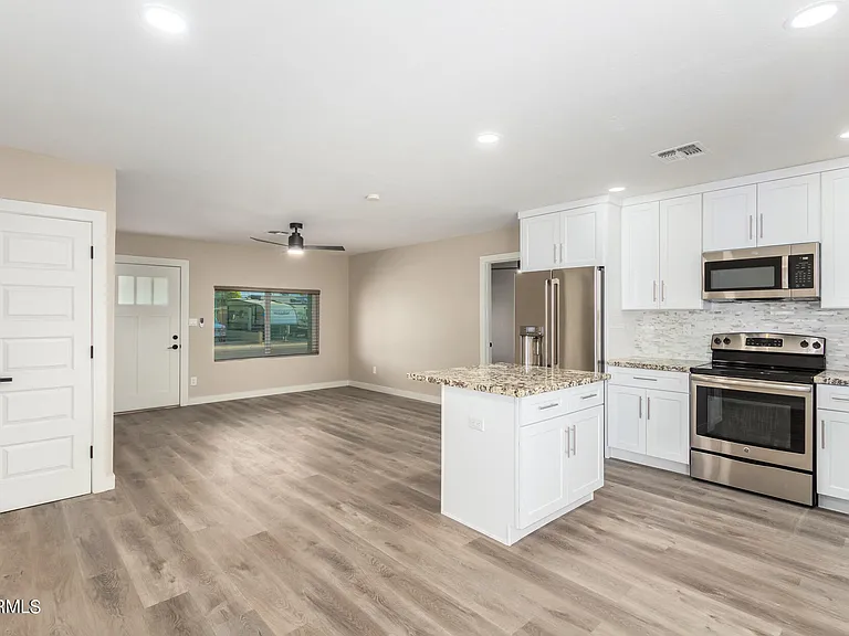 1602 W Rockwood Dr — Photo 13