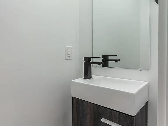 5th image of 1325 Buttonwood St #2
