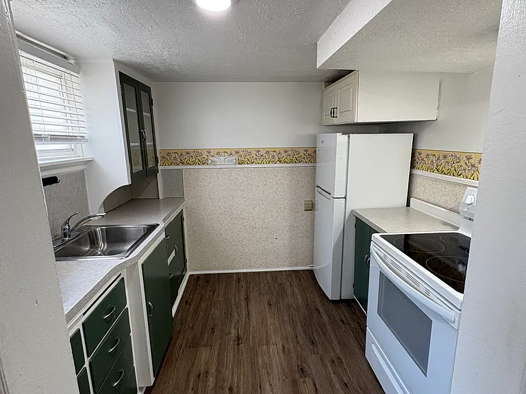 25 S 200 W #BASEMENT — Photo 1