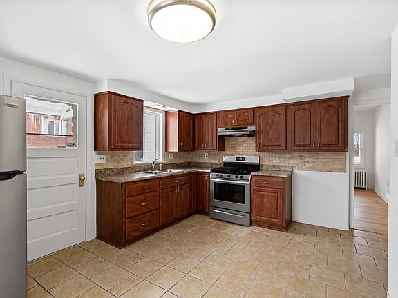 2nd image of 206 Wallace Ave