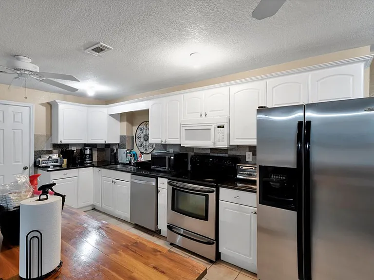 Saybrook Cir NW — Photo 9