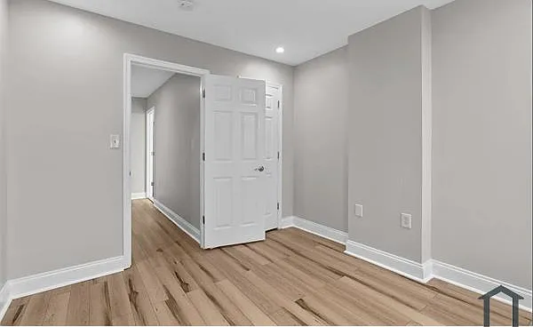 200 N Glover St — Photo 12