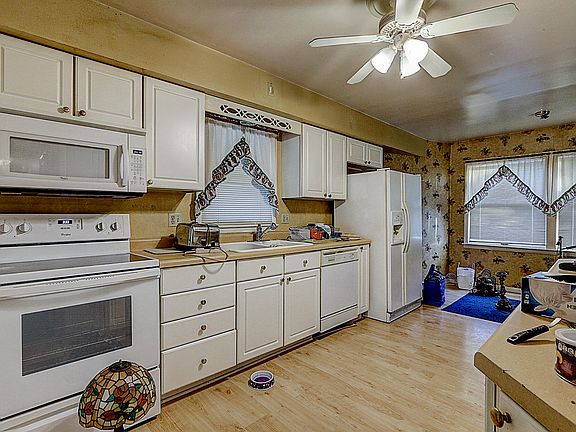 2nd image of 9317 W Melvina St