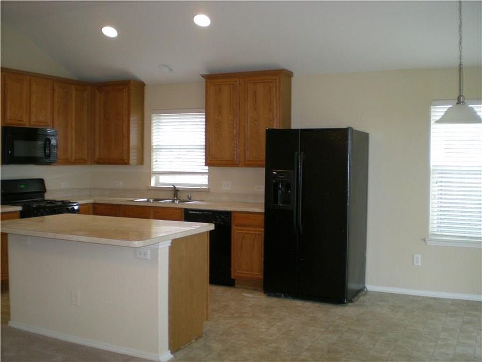 2nd image of 112 Birdbrook Dr