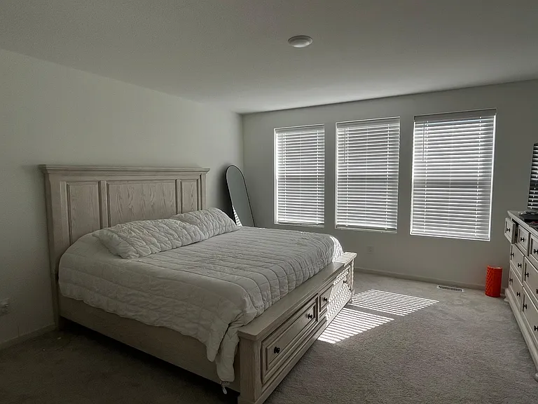 4704 Airlake Curv — Photo 2