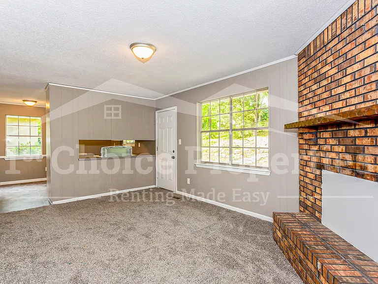 1421 Brewster Cir — Photo 17