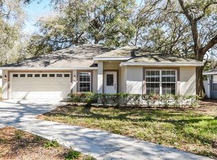1122 Juniper Ct, Tavares, FL 32778