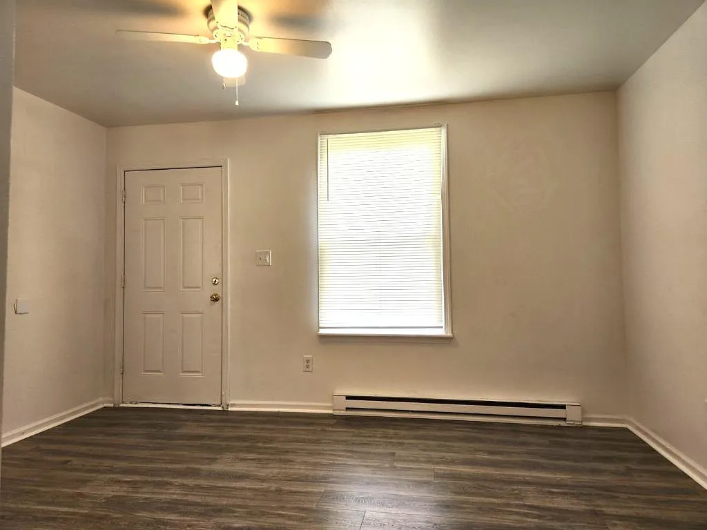 229 Hollingsworth Manor — Photo 4
