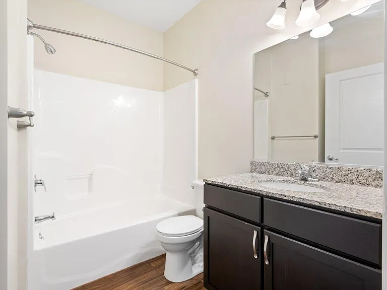 Ethan Pointe Apartment Homes — Photo 7