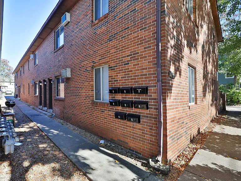 184-194 E Duncan St — Photo 6