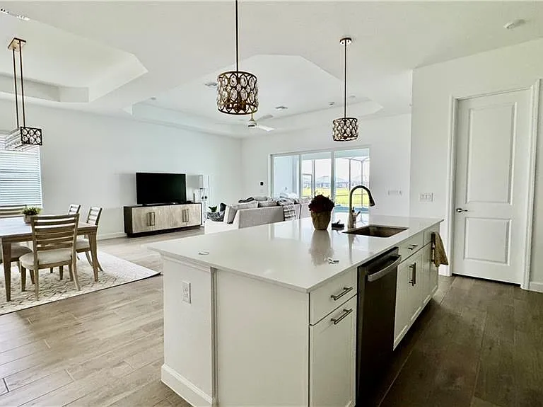 15048 Pinehurst Ln — Photo 13