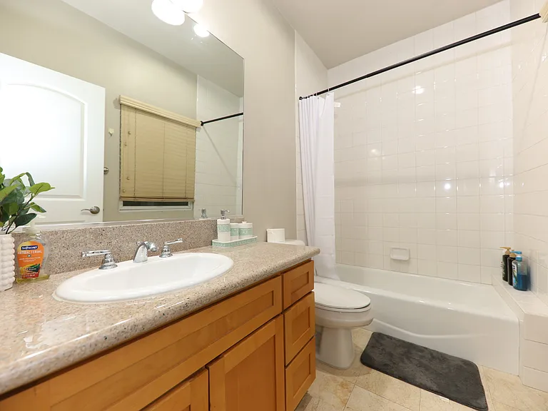53 N Michigan Ave — Photo 16