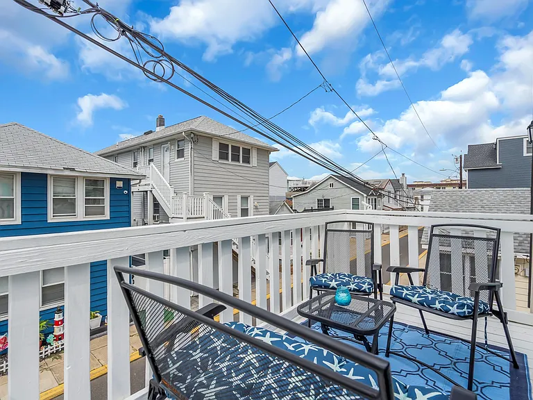 227 Bay Ter — Photo 34