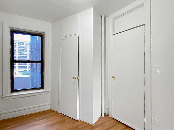 5th image of 254 Manhattan Ave APT 3B