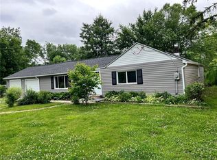 3782 Summit Rd, Barberton, OH 44203