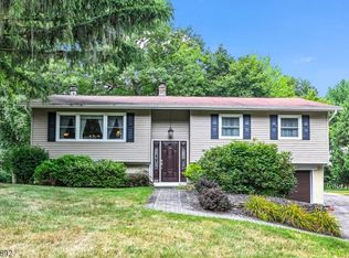 10 Foxhill Ln, Ringwood, NJ 07456