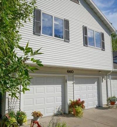 3rd image of 660 13th Ave E