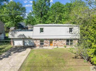 402 Cody St, Wake Village, TX 75501