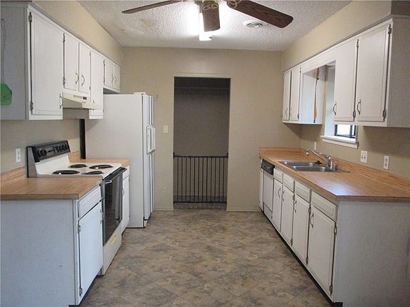 3rd image of 2509 Westridge Dr
