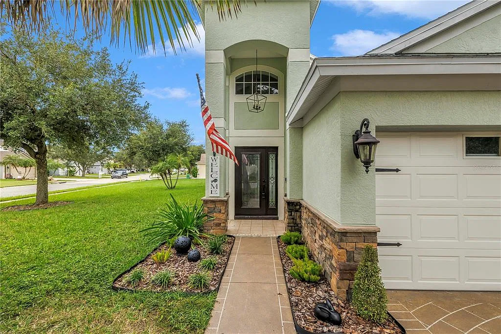 3 bed, 2.5 bath, 1624 sqft, $2,400 — Photo 3