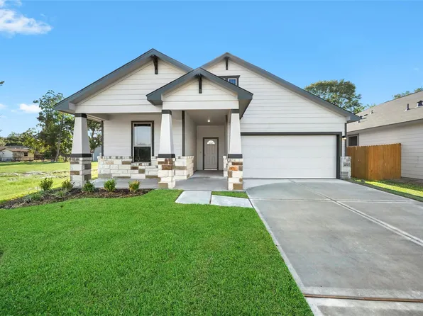 611 Burkett St, Dayton, TX 77535