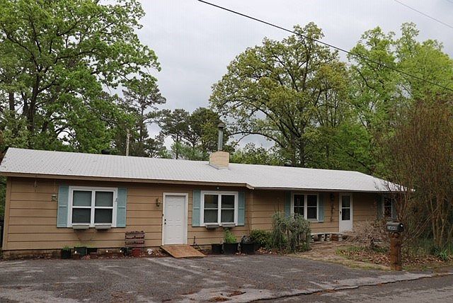 1st image of 16048 SE Hickory Dr