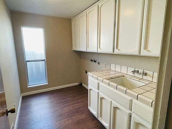 5th image of 1505 Maplehill Rd