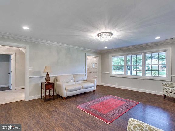 5th image of 6305 Evermay Dr