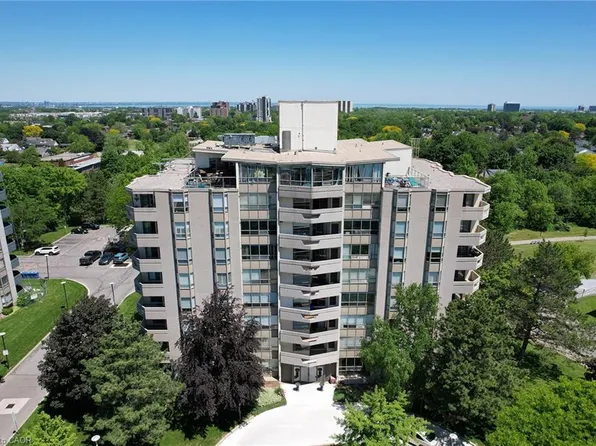 8 Village Grn #309, Hamilton, ON L8G 5B8