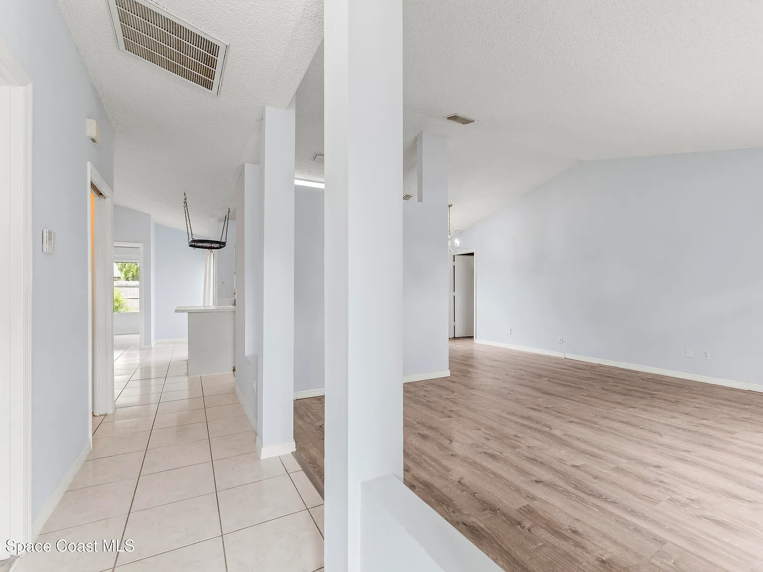 4 bed, 2.0 bath, 1383 sqft, $2,300 — Photo 3